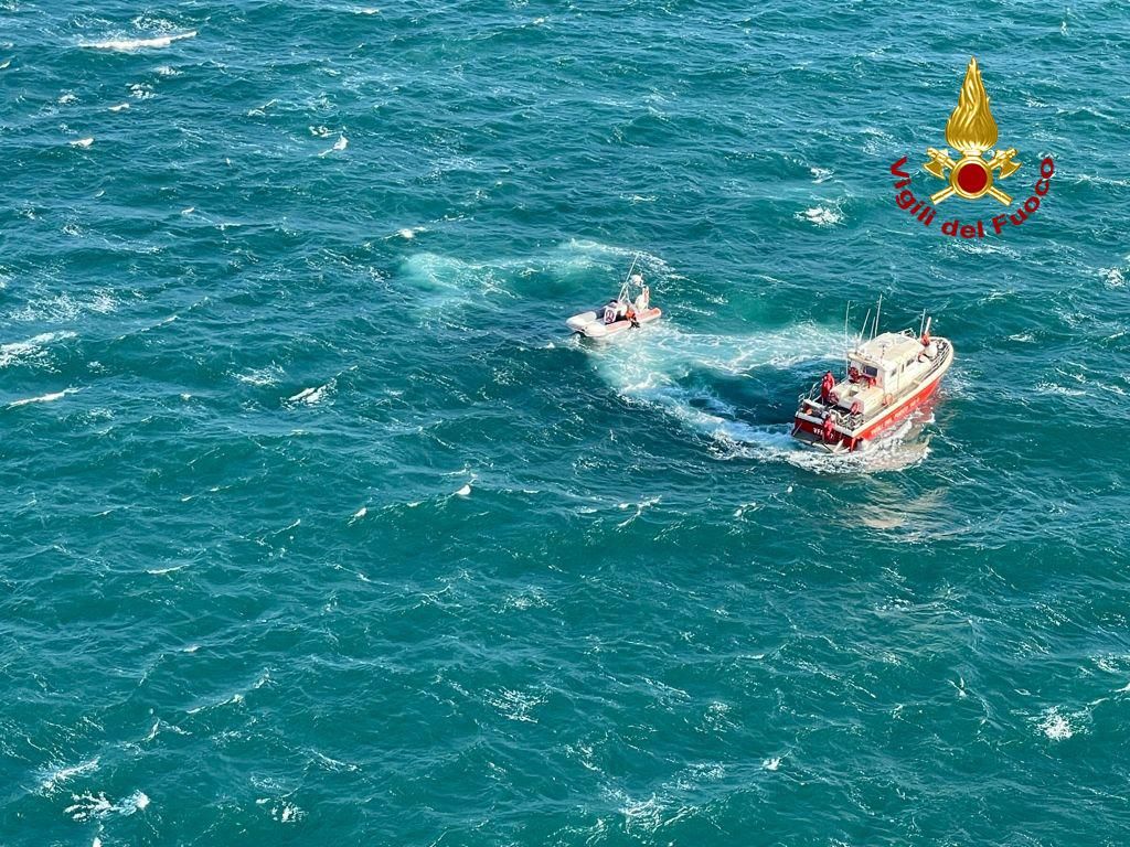 Naufragio nel golfo di Trieste, ricerche senza sosta al largo di Monfalcone